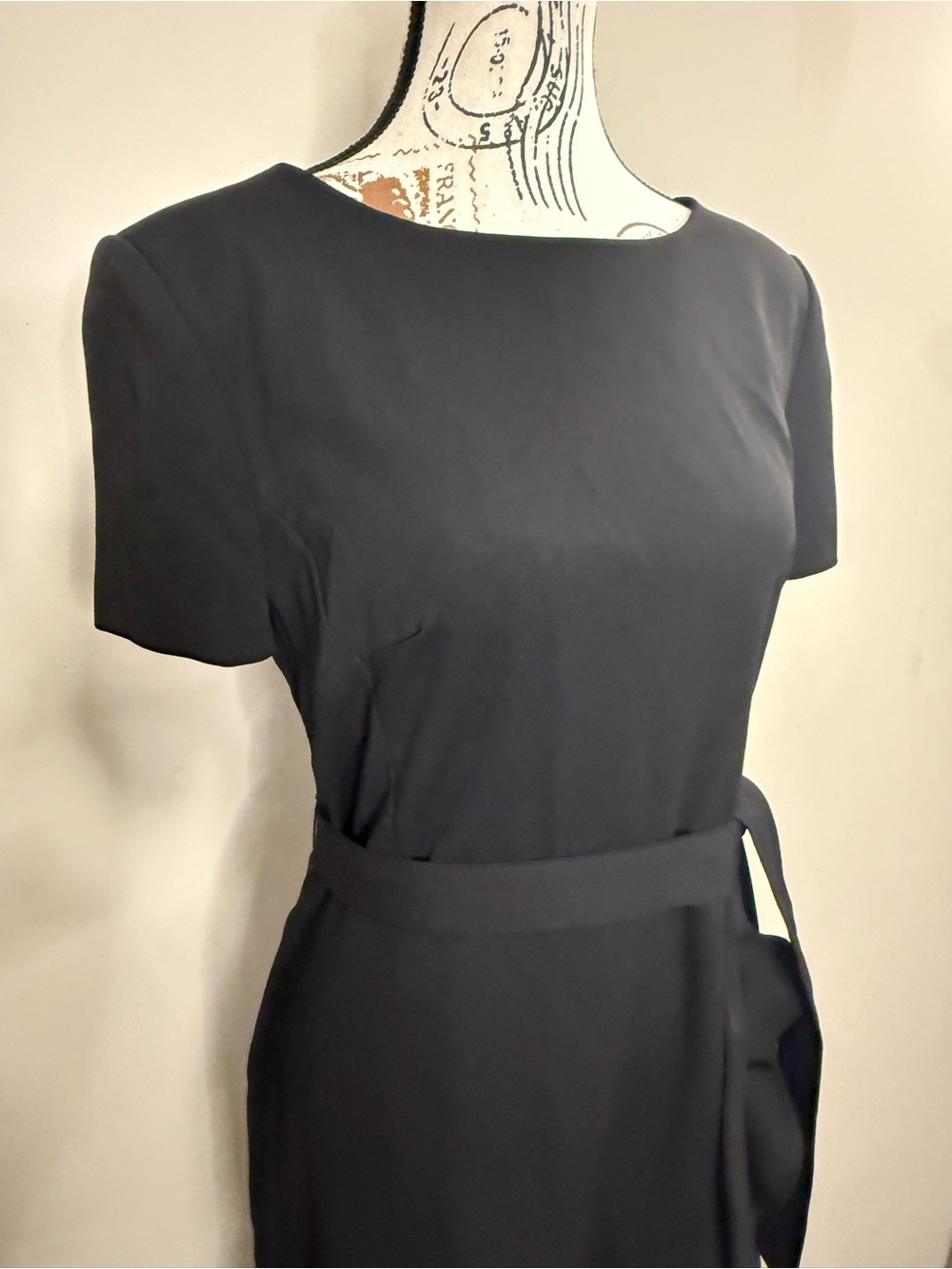 Calvin Klein Black Short-Sleeve Ruffle Wrap Midi Dress with Waist Tie - Size 8 - Picture 7 of 10